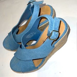 AMERICAN EAGLE BLUE DENIM PLATFORM ESPADRILLES HERLS IN SIZE 6.5